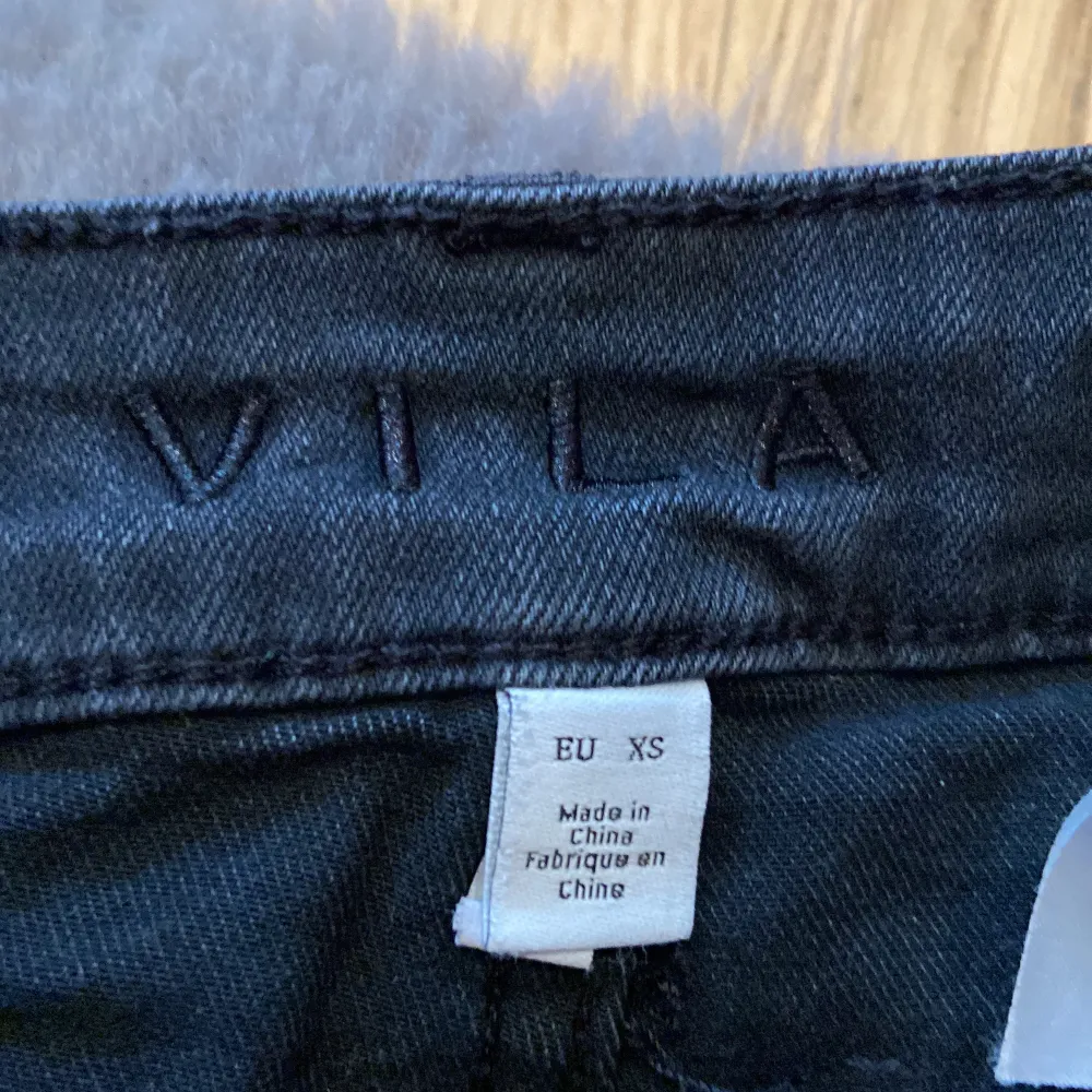  jättesnygga jeans från vila dock så hade blivit försmå men de är  i bra skick ❤️❤️❤️❤️‍🩹❤️‍🩹(original pris 500). Jeans & Byxor.
