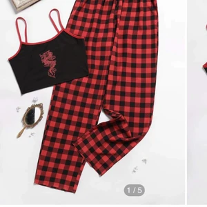 Shein pyjamas  - Tunnt material på byxorna, men ändå väldigt sköna! Använts högt 4 gånger! 