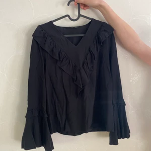 Only blus - Only blus i storlek 38, passar även 36