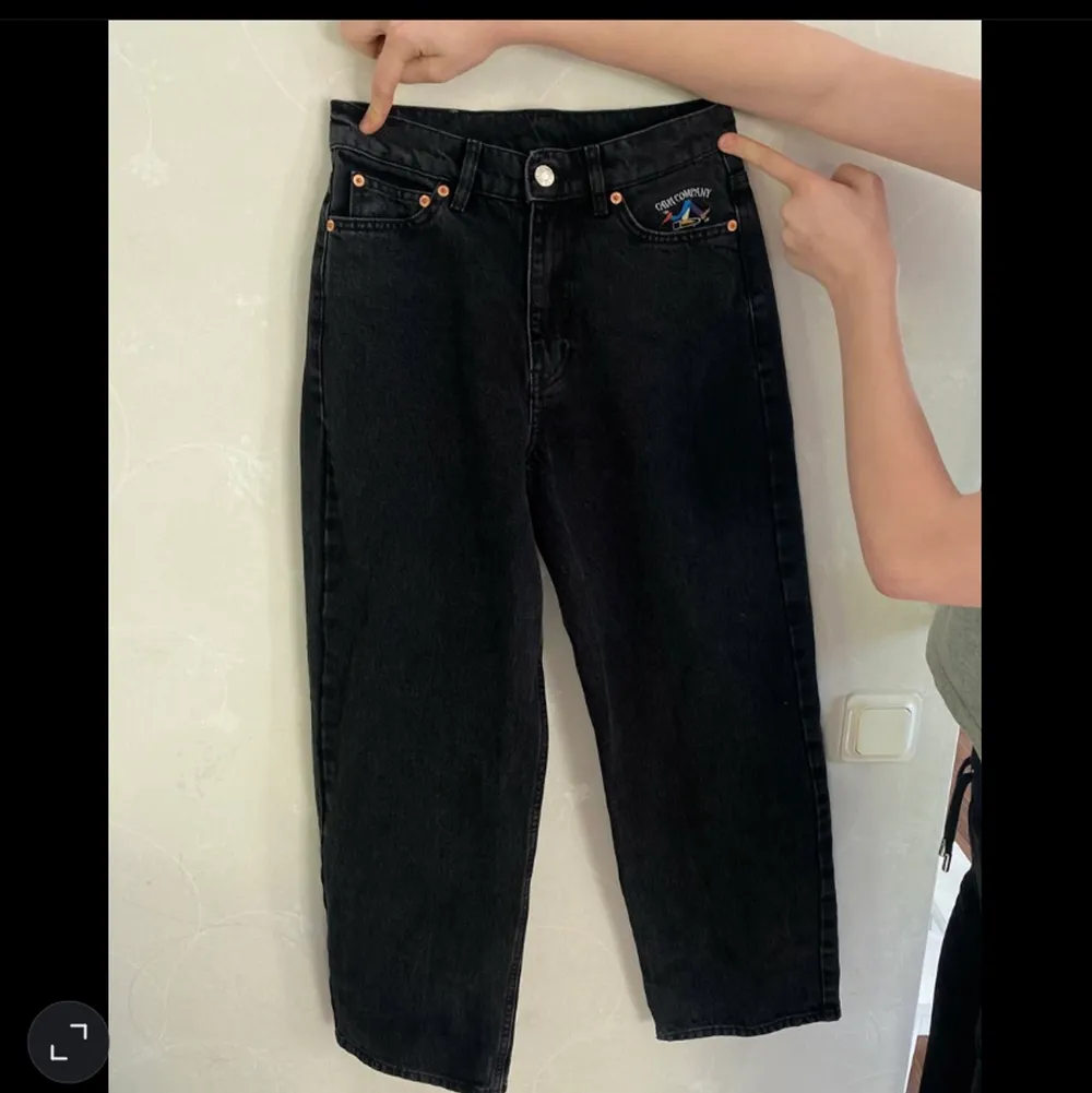Helt nya oanvända jeans från cava company(junkyard) med prislappen på. Storlek XS . Jeans & Byxor.