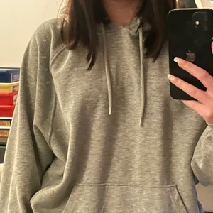 Grå oversized hoodie  - Jätte fin grå oversized hoodie som tyvärr inte kommit till användning på senaste! 