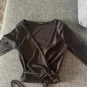 Tröja  - Tröja ifrån bikbok i storlek XS. 