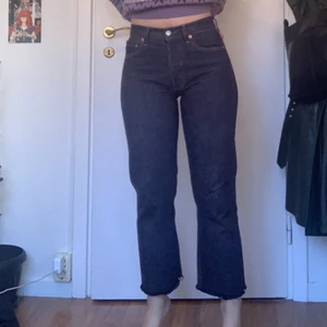 Levis cropped 501 jeans - Kontakta gärna gälland frågor om passform etc (jag är 160 btw) 
