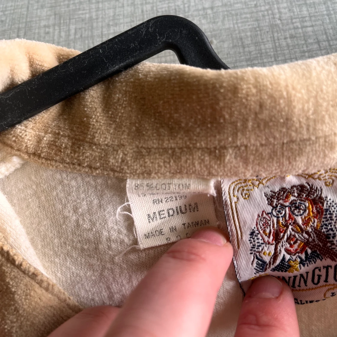 Beige t-tröja med krage - 91