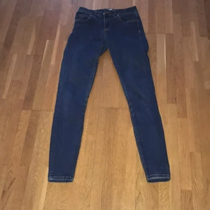 Jeans  - Kort vid midjan. Bra skick!