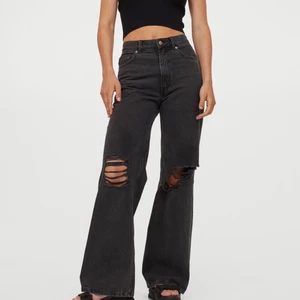 Gråa jeans från H&M strl 38 - Gråa jeans från H&M i strl 38 men skulle säga att de passar 36 också💗💗 Säljer då jag behöver rensa ut, skriv för mer bilder eller frågor☺️