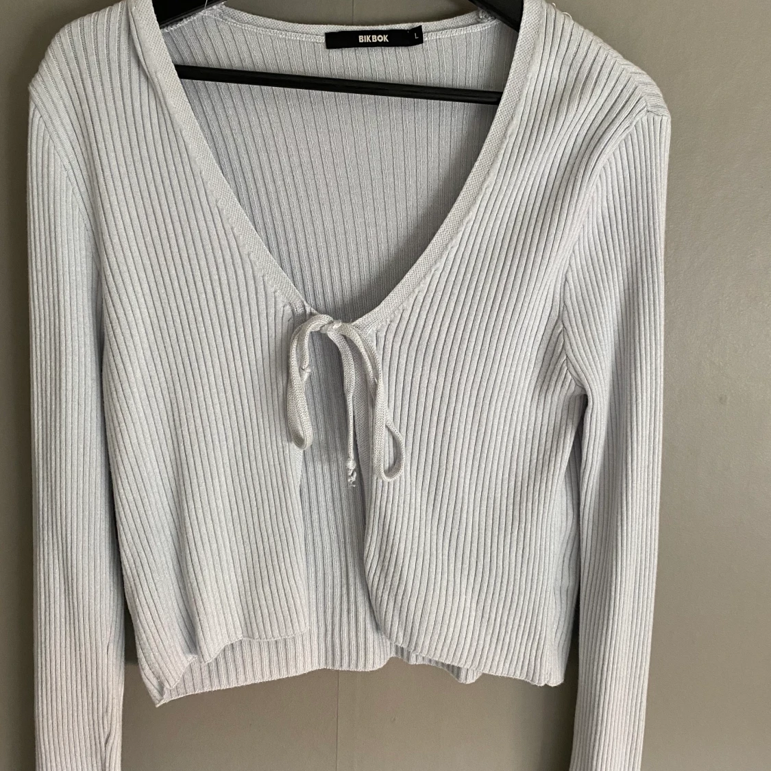 Ribbad kofta med knytning,Bik Bok,strl L