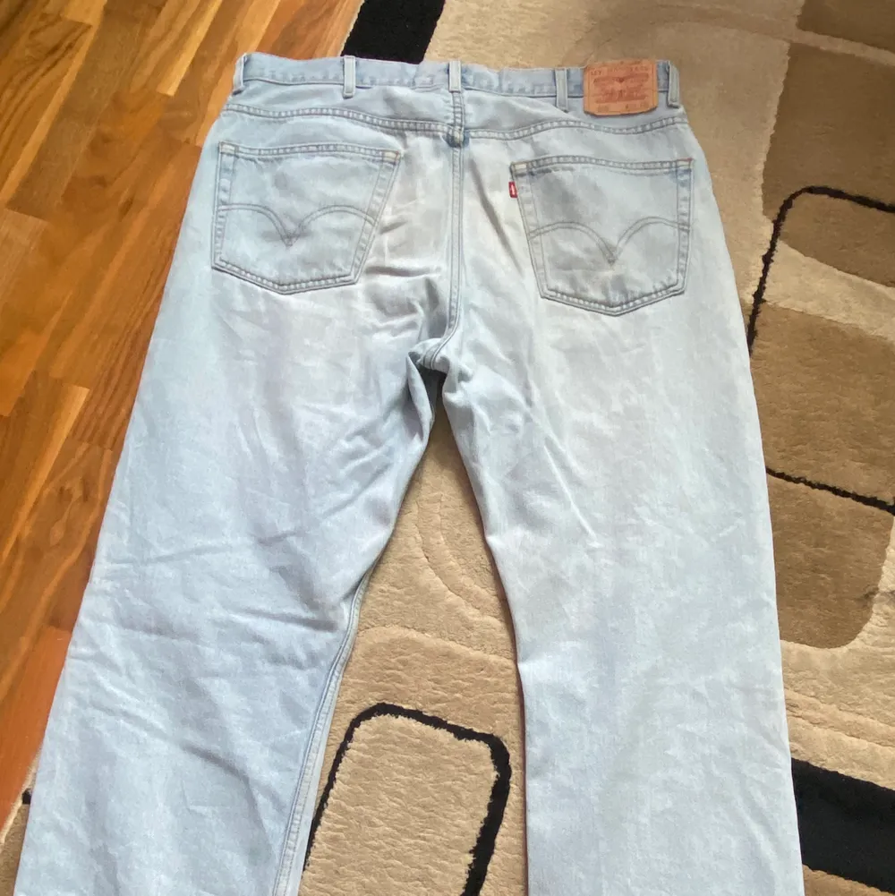 skit snygga vintage 505 levis i en ljusblå färg. funkar inte priset lägg då ett bud eller ge ett bytesförslag. Jeans & Byxor.