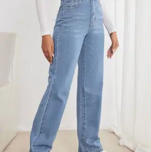 Ett par fina jeans från SHEIN gillar dom jätte mycket men dom var väldigt stora i storleken så gillar inte pass formen men jätte fina aldrig använda och bra skick skulle ja säga 