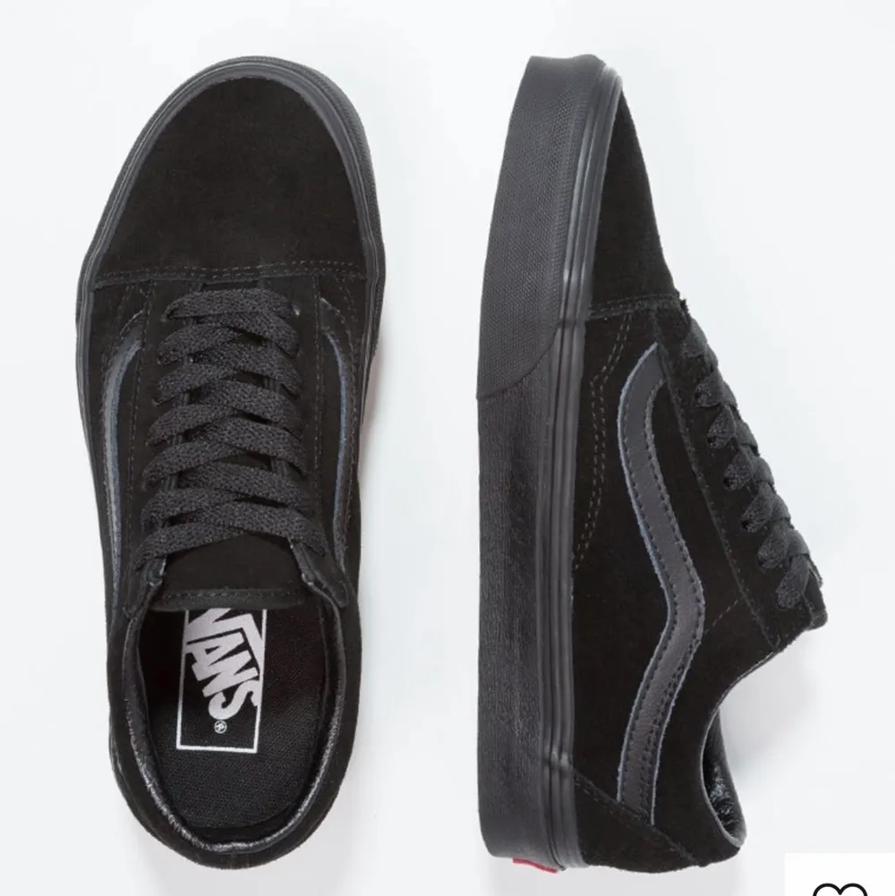 Vans helsvarta, storlek 40,5. I bra skick. Frakt tillkommer. . Skor.