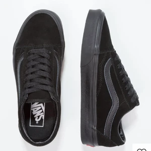 Vans old skool - Vans helsvarta, storlek 40,5. I bra skick. Frakt tillkommer. 