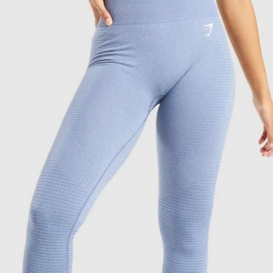 Gymshark tights  - Säljer dessa snygga och bekväma träningstights från gymshark! Köpte dem av en tjej här från Plick men har tyvärr inte kommit till användning 💙