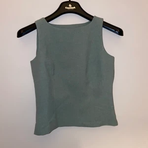 Grön tröja - Mycket fin tröja. Använd 1 gång. Mycket bra skick. Köparen står för frakt.