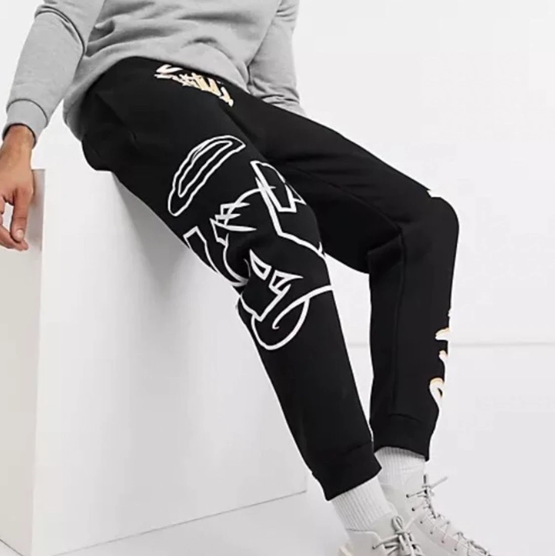 Bershka jogger with graffiti print - 91