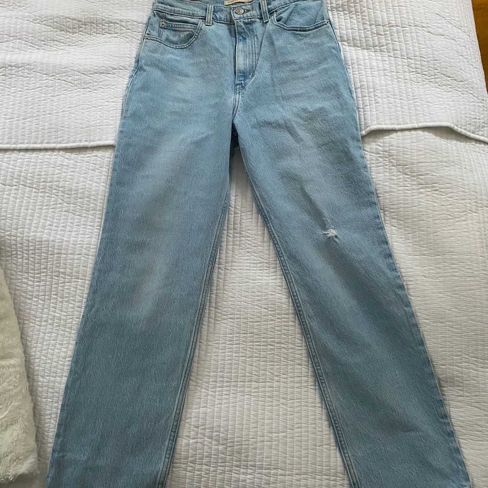Säljer mina nya Levis jeans då dem är för små. Aldrig använda. Storlek 28, längd 29⚡️⚡️⚡️. Jeans & Byxor.