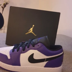 Intresssekoll på mina jordans!  - Storlek 37 och sparsamt använda, så i mycket fint skick! Hör av er eller skriv vad ni hade kunnat tänka er buda i kommentarerna! Startar på 600kr!