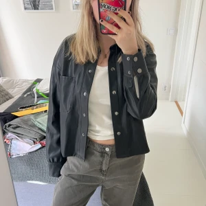 skinn-skjorta 💓 - pris kan diskuteras! 💕