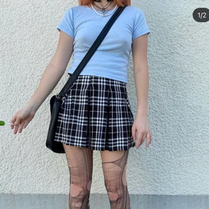 ljusblå babytee - supersöt ljusblå babytee i bra skick. + frakt