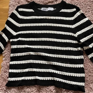 Slutsåld zara tröja - Slutsåld randig zara tröja, aldrig använd 