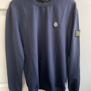 Stone Island tröja - Stone Island tröja helt ny och de finns inga hål på den osv skrov för intresse 