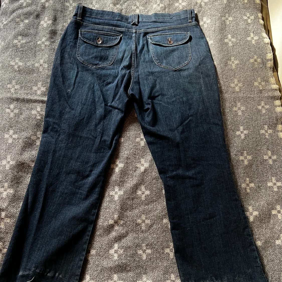 Snygga Lee jeans köpte på Beyond Retro - 90