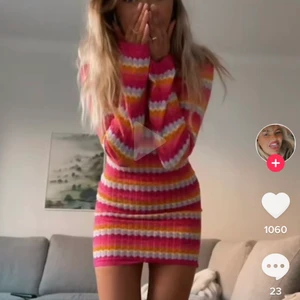 Bershka klänning  - INTRESSEKOLL på denna bershka klänning som är helt ny med lappar kvar ❣️❣️ SVARAR SÅ SNABBT SOM MÖJLIGT sorry ❣️ KLÄNNINGEN FINNS KVAR SÅ LÄNGE DEN INTE ÄR MARKERAD SÅLD