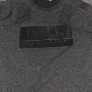 Hugo Boss tröja  - Hugo Boss tröja den är ny jag använt den en vecka 
