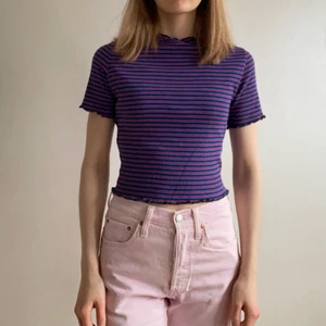 Levi’s tröja - En Levi’s tröja i storlek XS. Den är väldigt lite använd så den är i bra skick. Frakt tillkommer💞🌿