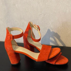 Sandaletter  - Klassiska och snygga sandaletter från Vagabond! Finns i strl 37 och är helt oanvända!