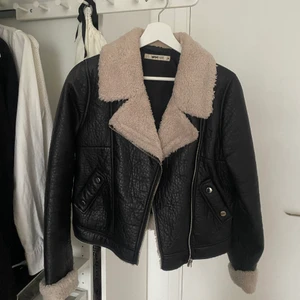 Svart Jacka - Svart jacka från Ginatricot, strl 34, Använt men bra skick 