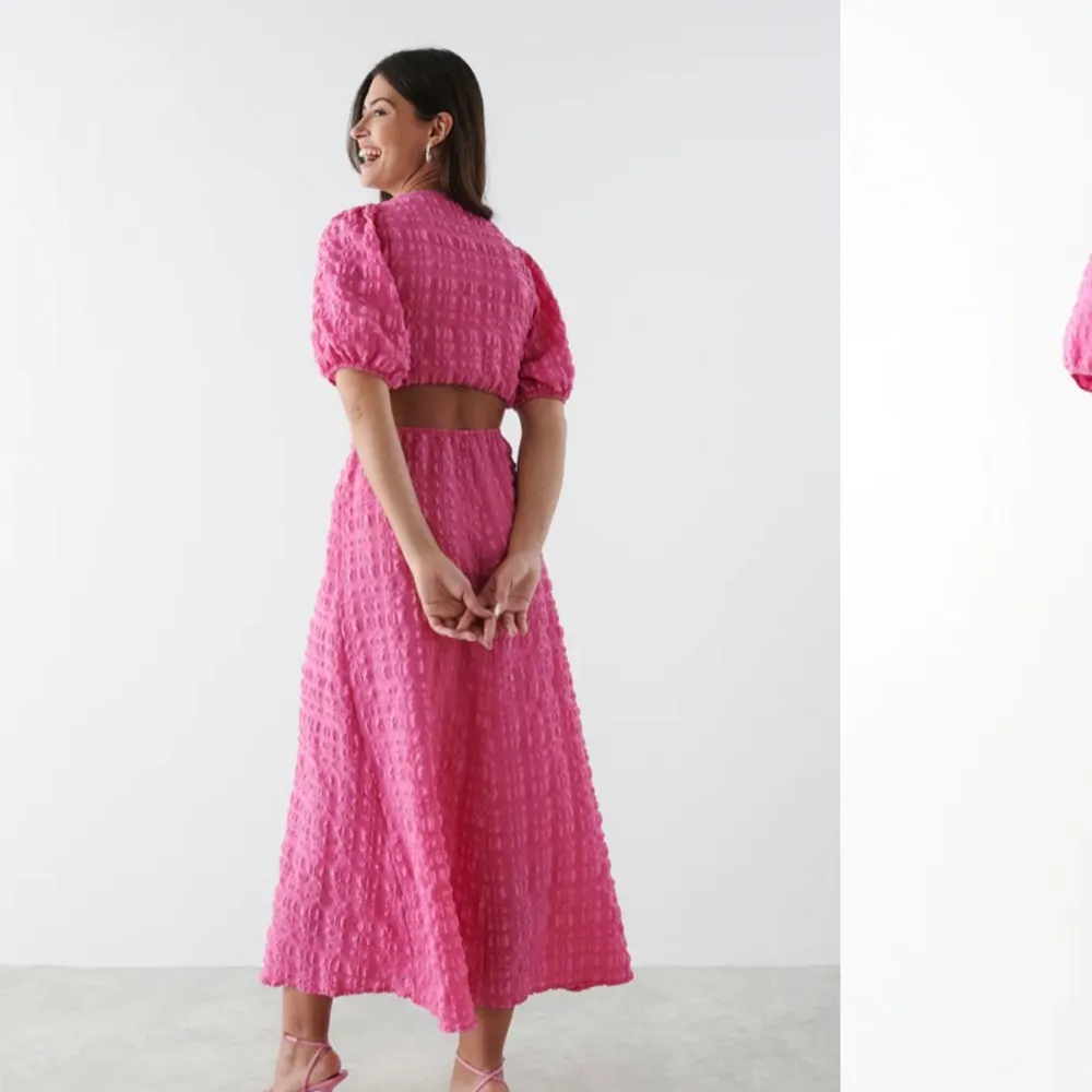 Säljer denna magiska rosa långklänning från en kollektion som Bianca Ingrosso frontade för Gina tricot. Helt i nyskick då den aldrig är använd. Nypris 599 kr 💗 priset är exklusive frakt . Klänningar.