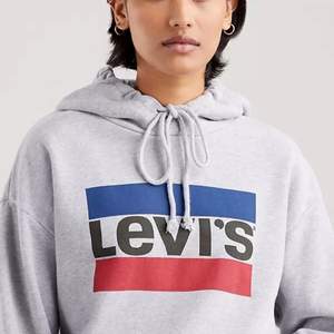 Levis Hoodie, små knopprig men inget störningsmoment. Annars fint skick