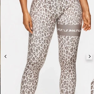 Stronger träningstihgts - Säljer mina oanvända träningstights från stronger i storlek s   Kostade nya 799kr   (Frakt tillkommer med 66kr spårbart) 