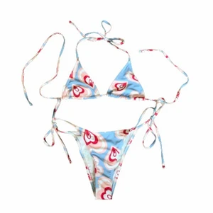Hjärt-bikini💗 - Säljer denna jätte gulliga bikinin från Shein eftersom att den inte passar :/ Den är en S men skulle nog mer säga XS/S💕