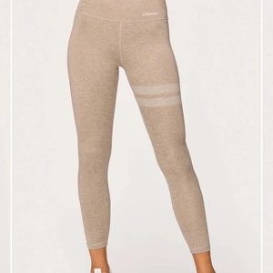 Stronger tränings tights - Säljer dessa superfina strongerbyxor i storlek S säljer dem då jag har en massa andra träningstieghts och dessa kom inte till användning!💕vid mer funderingar är det bara att skriva💕pris kan diskuteras vid snabbt köp