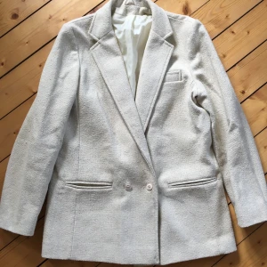Vit Kavaj ullmix - Köpt vintage, storlek 40 men snyggt ovetsized på en storlek S 