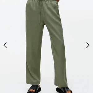 Arket Linnebyxor  - Säljer dessa ursnygga linnebyxor från Arket. Endast använd 2 gånger hemma och när jag tagit bort prislappen  insåg att de var lite förstora för mig… Så helt i nyskick. 590 kr ordinarie pris. 