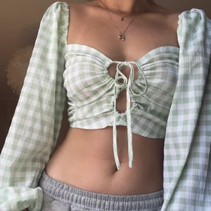 Topp Gina Tricot - Superfin somrig topp som är helt oanvänd!  Storlek S. 🌷