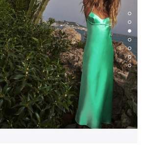 Söker denna klänning från Zara i strl XS/S. Ska kunna fraktas