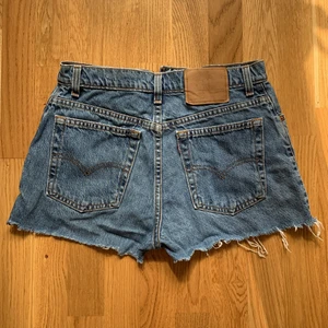 Levis jeansshorts  - Passar mig som har strl w.28 eller 38  200kr + frakt