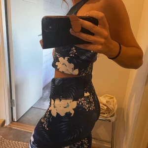 Stronger set - Mycket bekvämt set från stronger. Aldrig använt efter det är för stort. Skönt material.