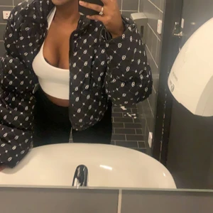 Jacka - Säljer denna super fina höst jackan som jag knappt har använt anväder ens❤️❤️ nytt skick buda gärna❤️