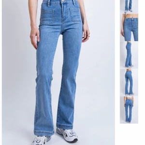 Madlady mid waist jeans 🫶🏽 - Säljer dessa oanvända utsvängda jeans från madlady, dem är midwaist och har stretch. Oanvända pga att jag äger för många jeans 🤣. Storlek 36! Frakt tillkommer på 66kr. Kan skicka egna bilder vid behov.
