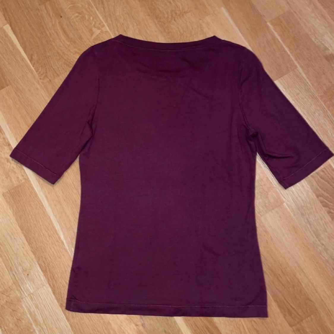 Whyred, vinröd T-shirt, M - 91