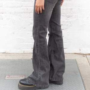Ett par super snygga brandy Melville Jeans med prislapp kvar!🥰 bjuder på frakten vid snabb affär!