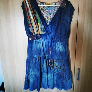 Desigual klänning - Ny Desigual klänning strl 46