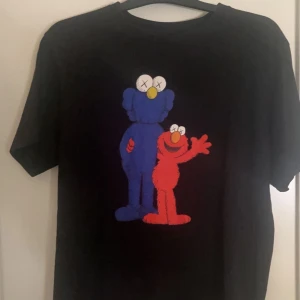 kaws-x-sesame-street - Väldigt fin inte använd så mycket 