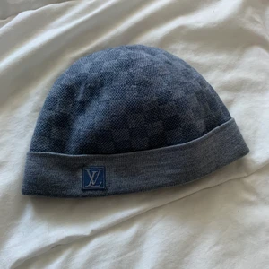 Louis vitton damier mössa - Fin Louis vitton mössa i gott skick 