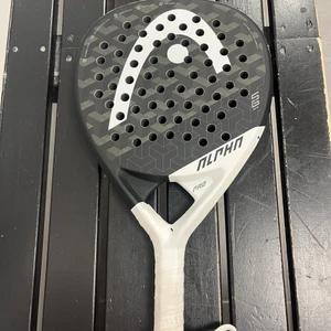 Head Alpha PRO Sanyo  - Säljer mitt Head GRAPHENE 360+ ALPHA PRO. Speltid 90 minuter. Nypris 2995kr Inga skador alls , ramskydd på . Rimliga bud tas emot:)