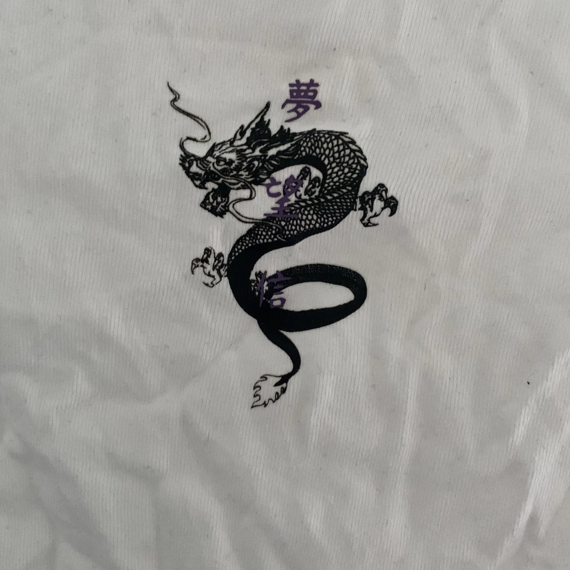 Vit croppad T-shirt med tryck  - 91